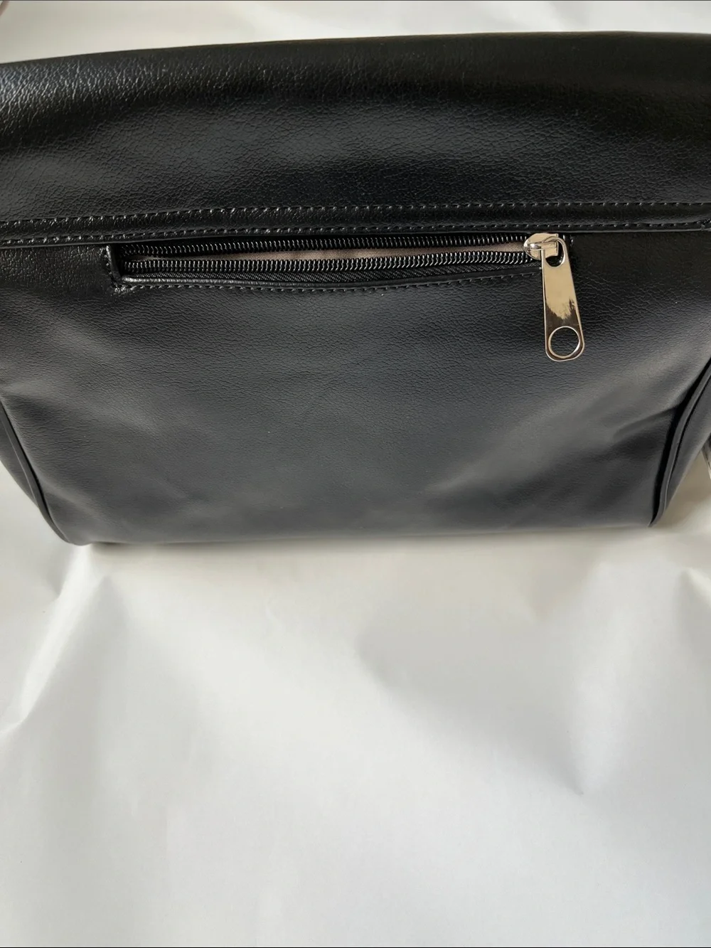 Jill.E Designs. Black Leather Laptop Crossbody Bag